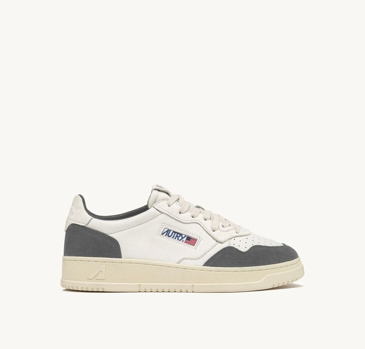 Sneaker ispirata ai modelli vintage anni 80 in pelle di capra e suede. Col. Bianco - Grigio NEW AUTUNNO INVERNO 25-26