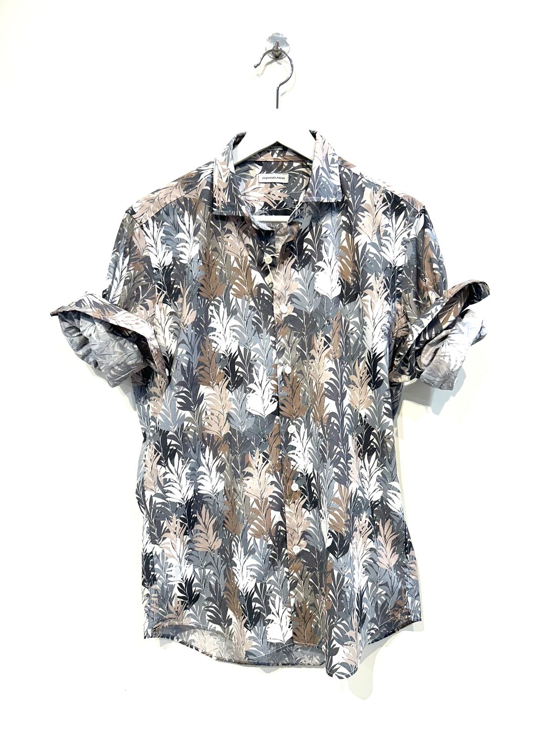 Camicia in cotone leggero stampata fantasia foglie. Col. Grigio / Beige