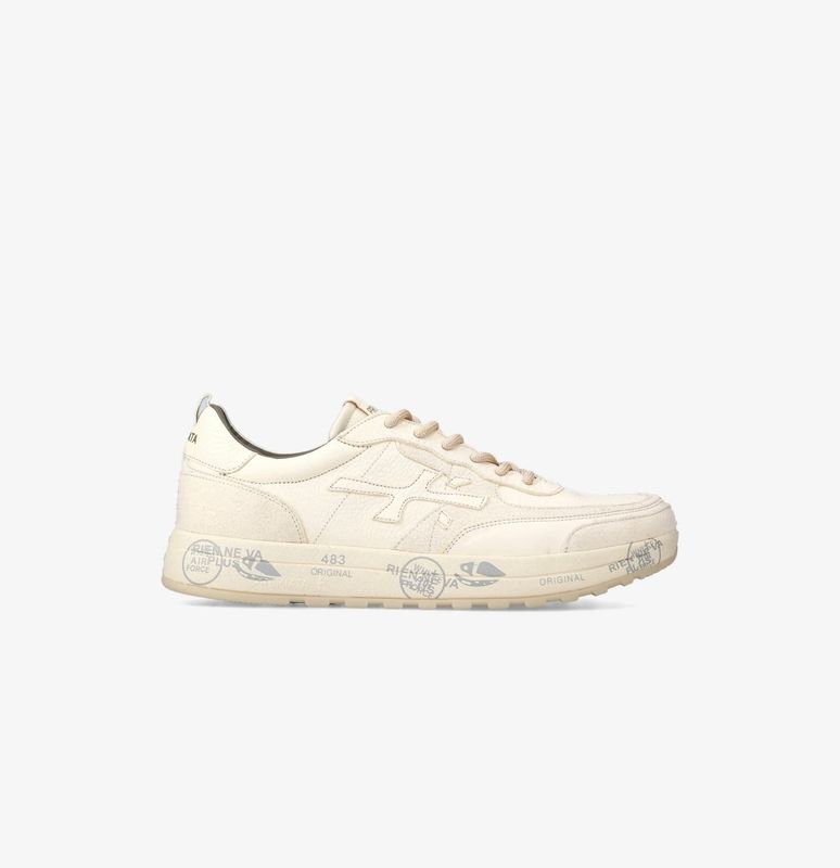 Sneaker color block, bimateriale pelle di cervo morbidissima e suede, suola micro light. Col. Burro