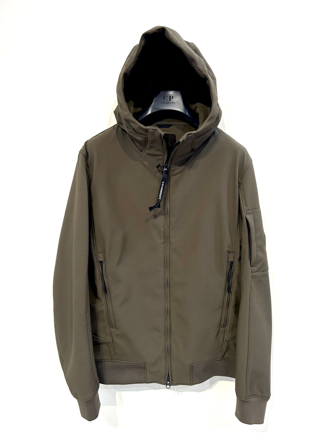 Giubbino CP SHELL con cappuccio realizzato in 3 strati. Col. Militare