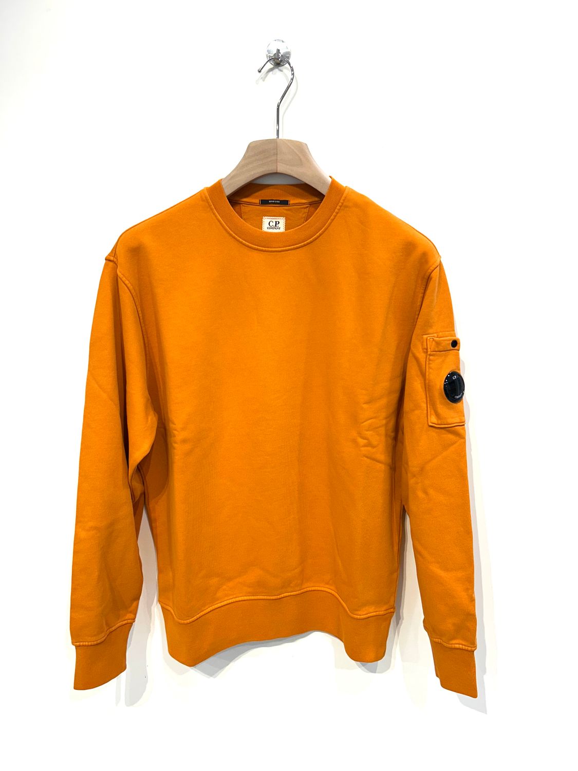 Felpa girocollo in fleece garzato e smerigliato, tintura dyed. Col. Zucca