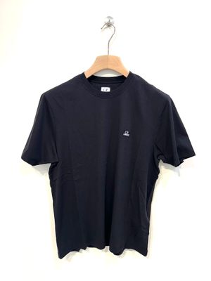 T-shirt manica corta in Jersey di cotone, patch ricamato sul petto. Col. Nero