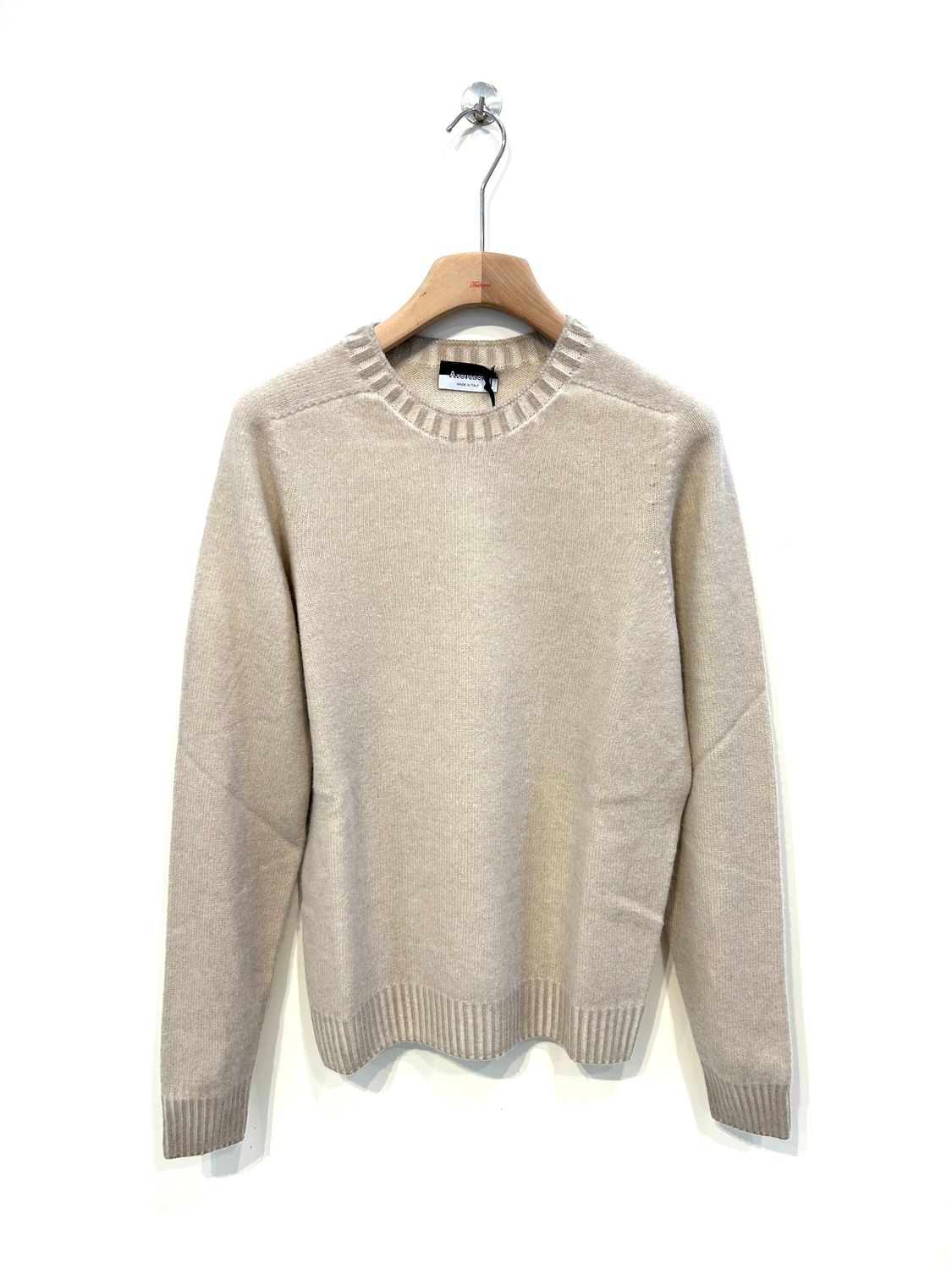 Maglia girocollo in lana e cashmere calata, trattamento artigianale aerografato, reversibile.  Col. Naturale