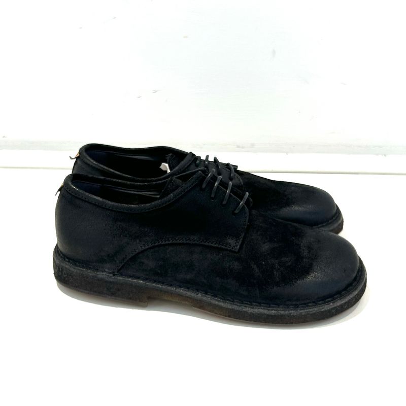 MOMA Scarpa derby allacciata in crosta effetto vintage. Col. Nero
