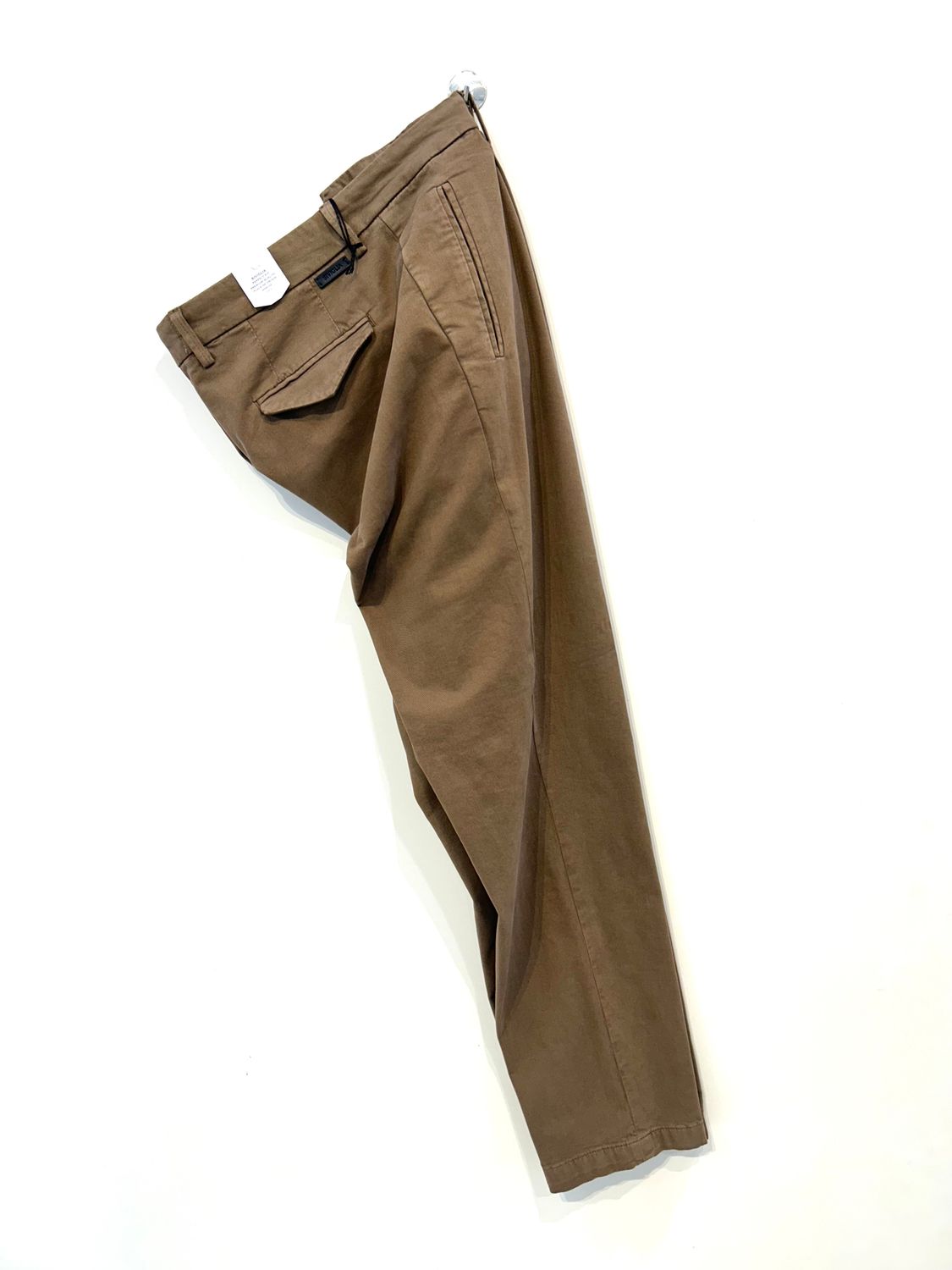 SIVIGLIA Pantalone in cotone, lana ed elastan, con pence. Col. Biscotto