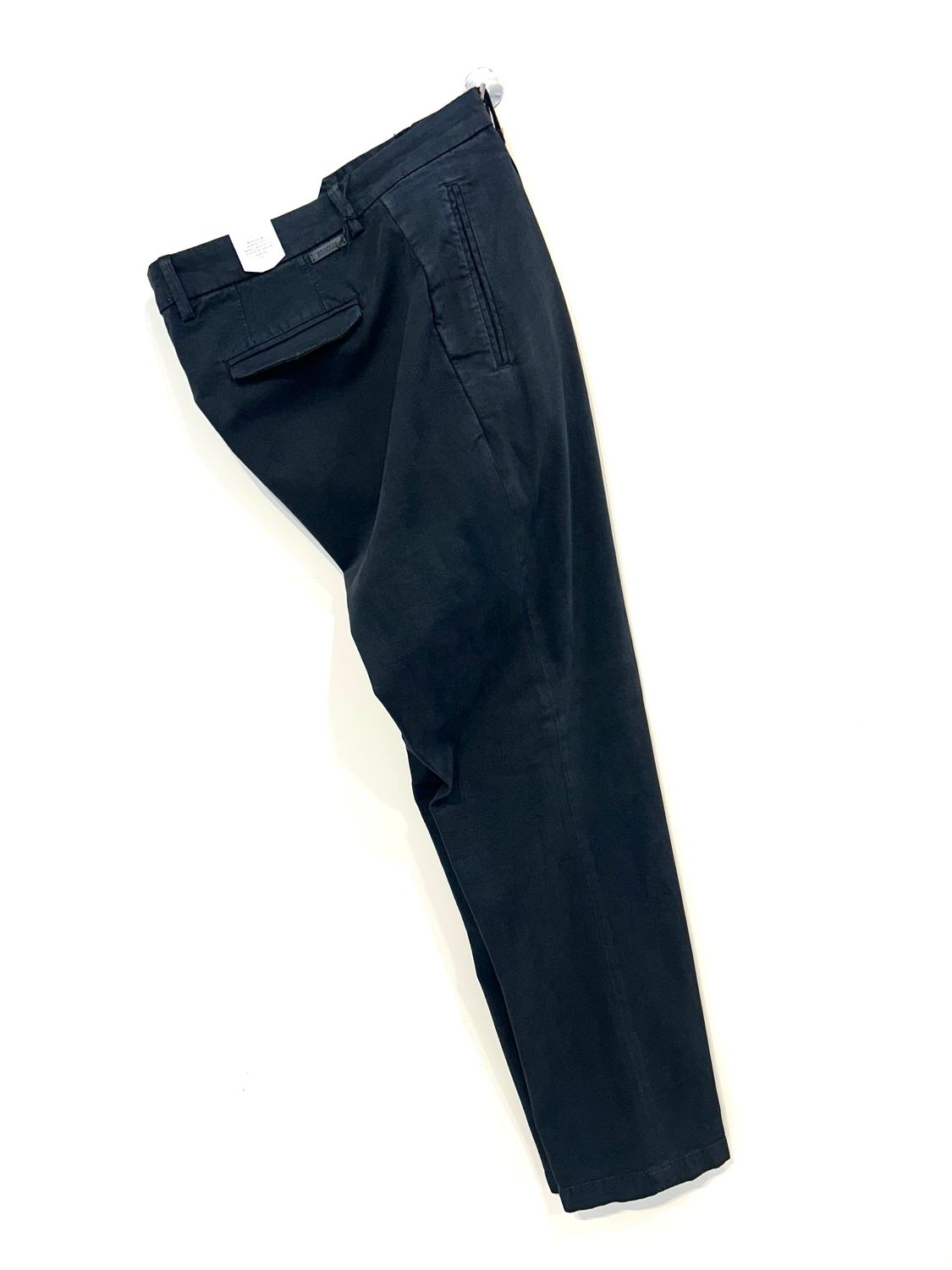 Pantalone in cotone, lana ed elastan, con pence. Col.  Nero