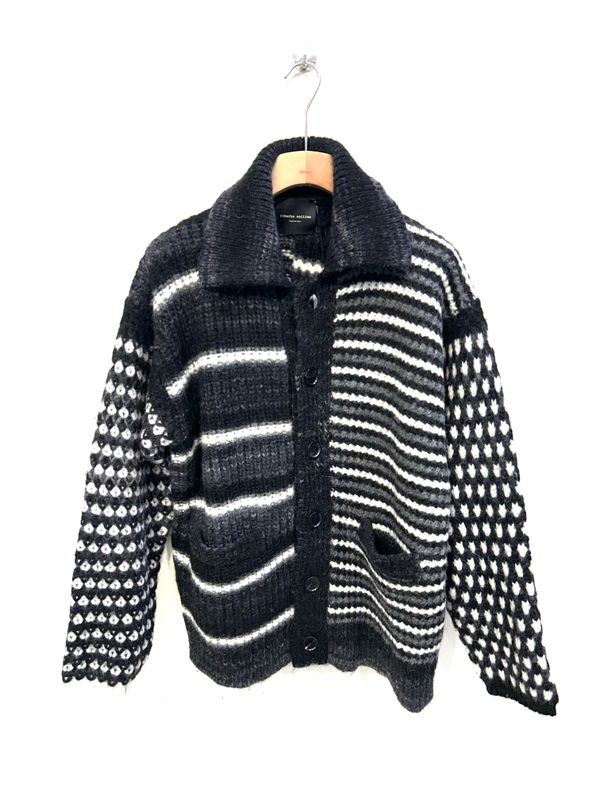 Cardigan realizzato in un mix di punti in lana e alpaca. Col. Nero/ Grigio