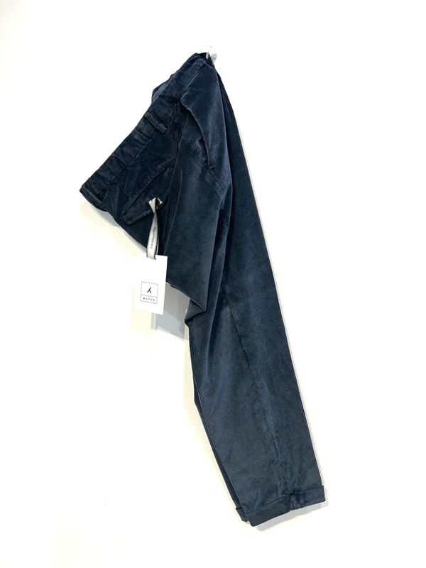 Pantalone in velluto lavato elasticizzato monopence. Col. Piombo