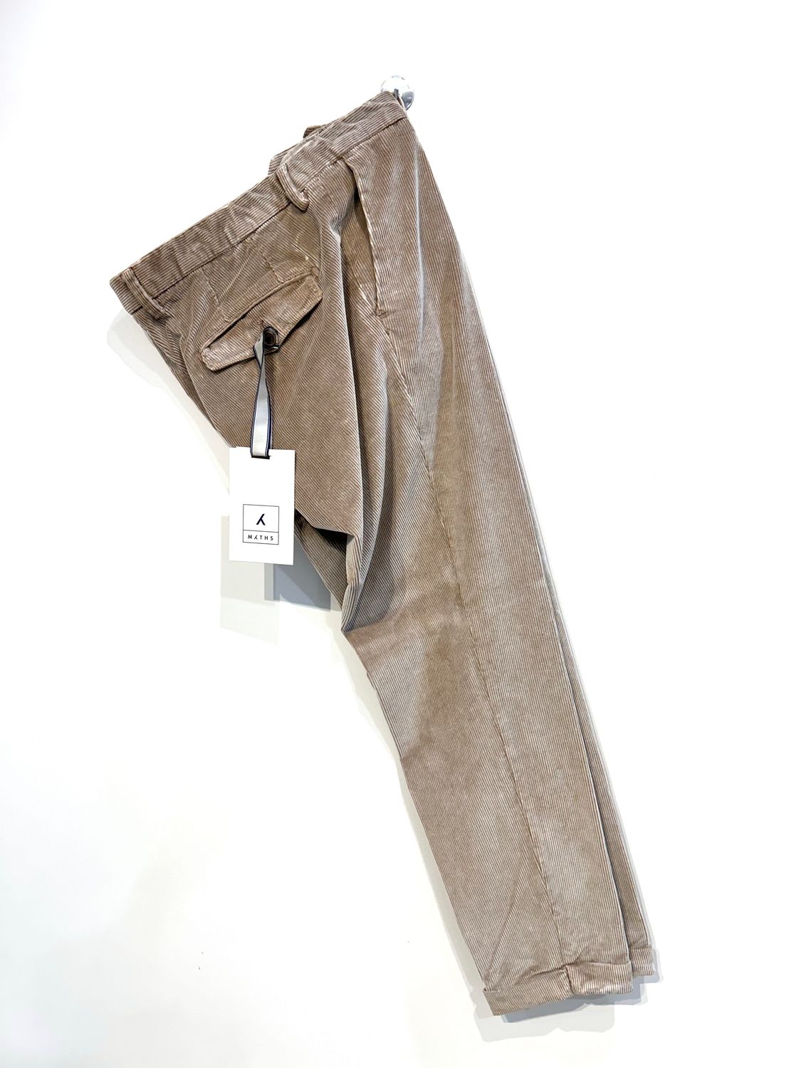 Pantalone in velluto lavato elasticizzato monopence. Col. Naturale