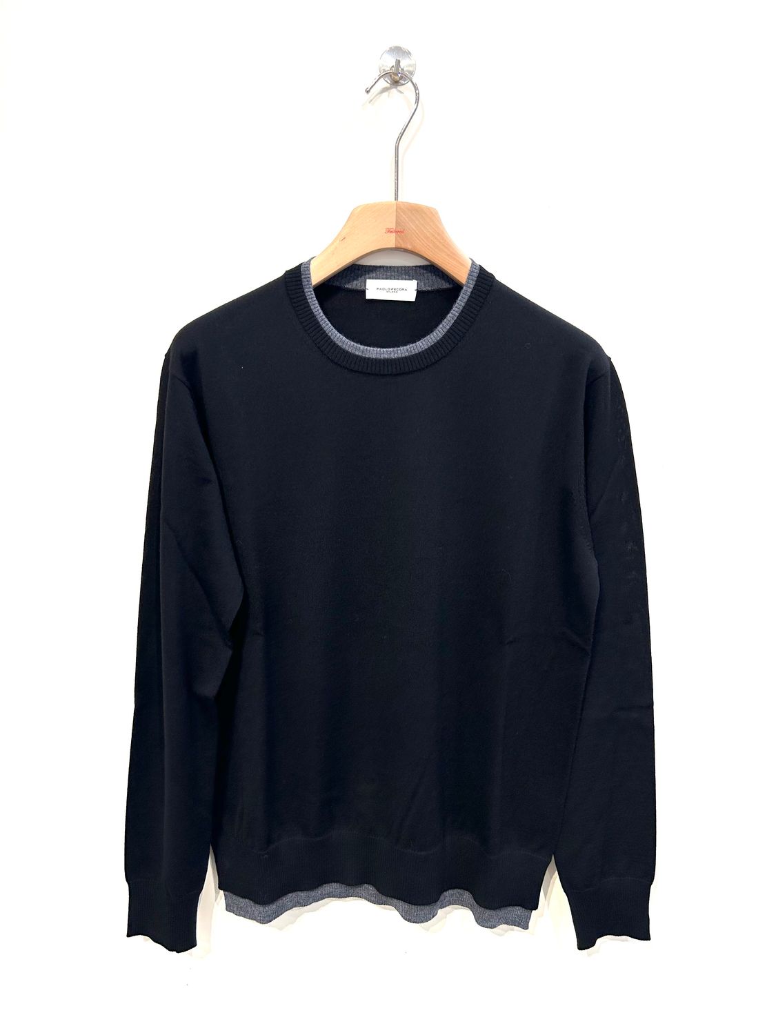 Maglia girocollo in lana merinos con bordino. Col. Nero