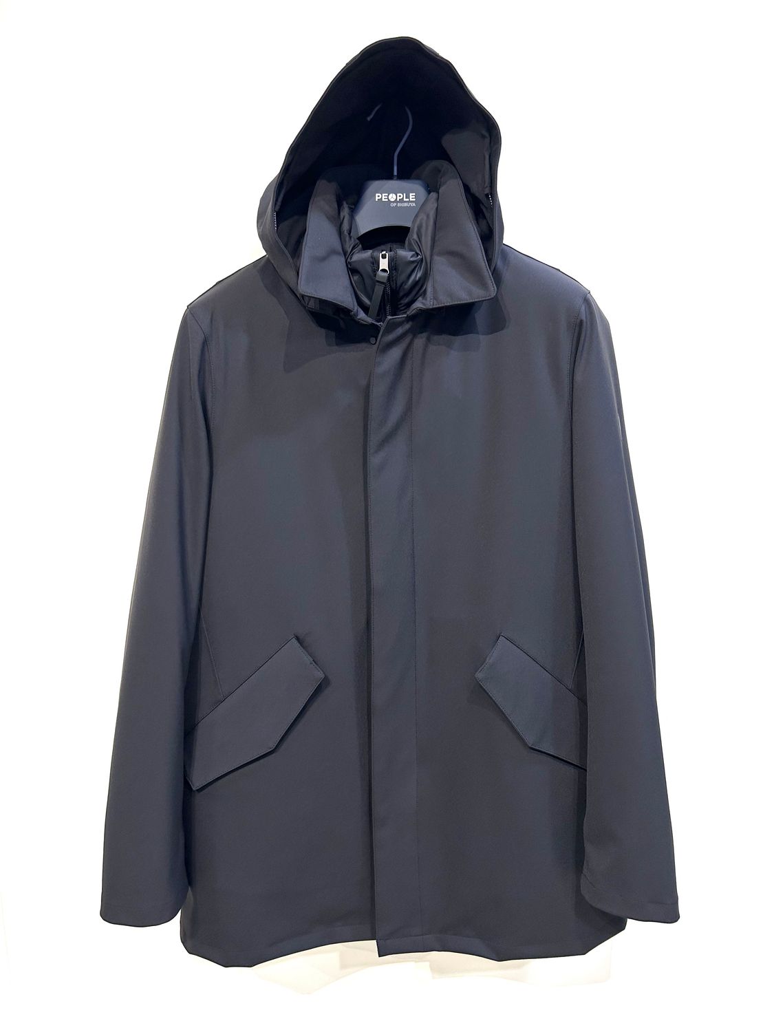 Parka con cappuccio staccabile in tessuto tecnico. Col. Nero