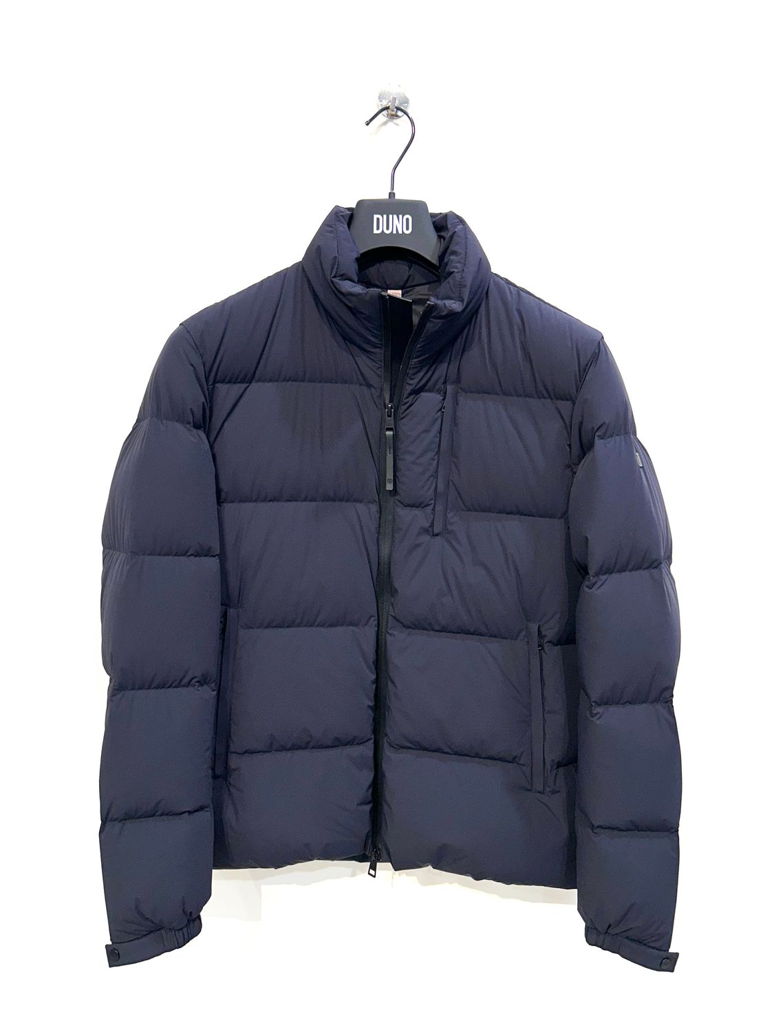 Piumino corto packable in tessuto tecnico bi strech. Col. Blu Navy