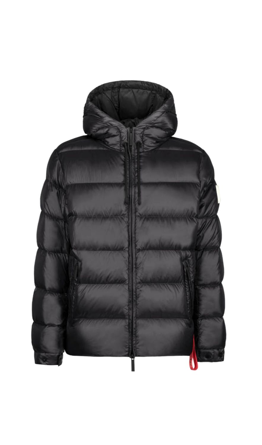 Piumino con cappuccio in nylon lucido. Col. Nero