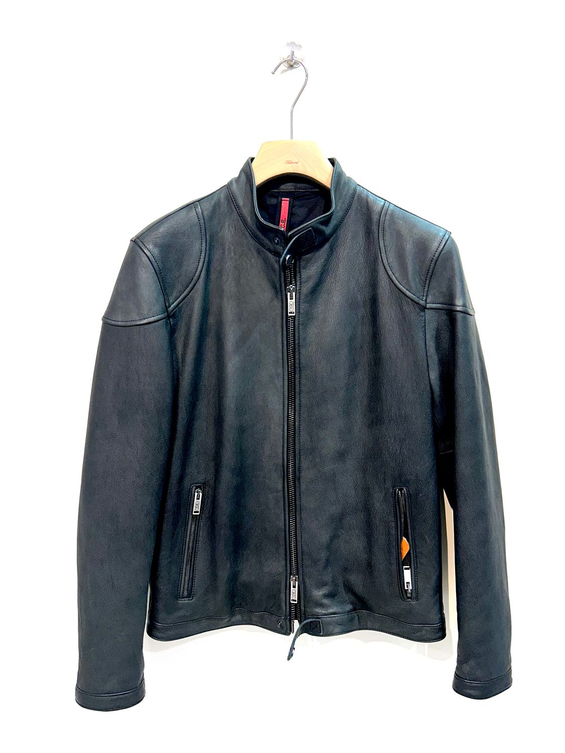 Biker in pelle effetto vintage. Col. Nero