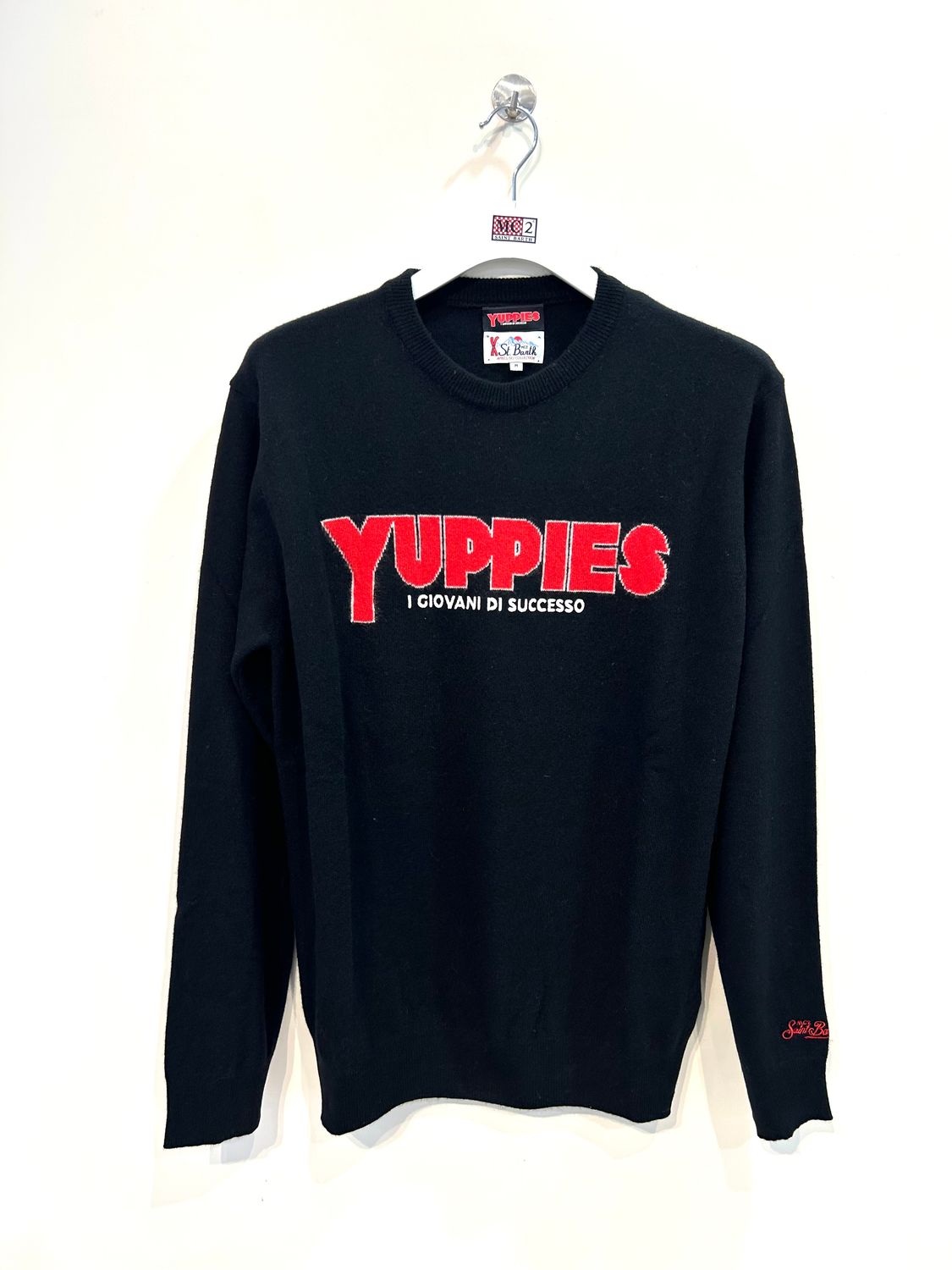 Maglia girocollo lana cashmere e viscosa intarsio e ricamo yuppies. Col. Nero