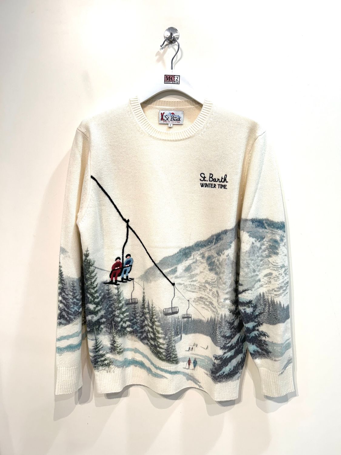 Maglia girocollo lana cashmere e viscosa, stampa e ricamo seggiovia. Col. Latte