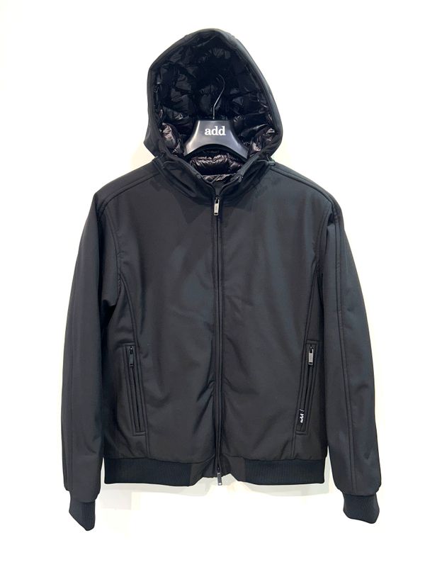 Giubbino tecnico shell in piuma d’oca. Col. Nero