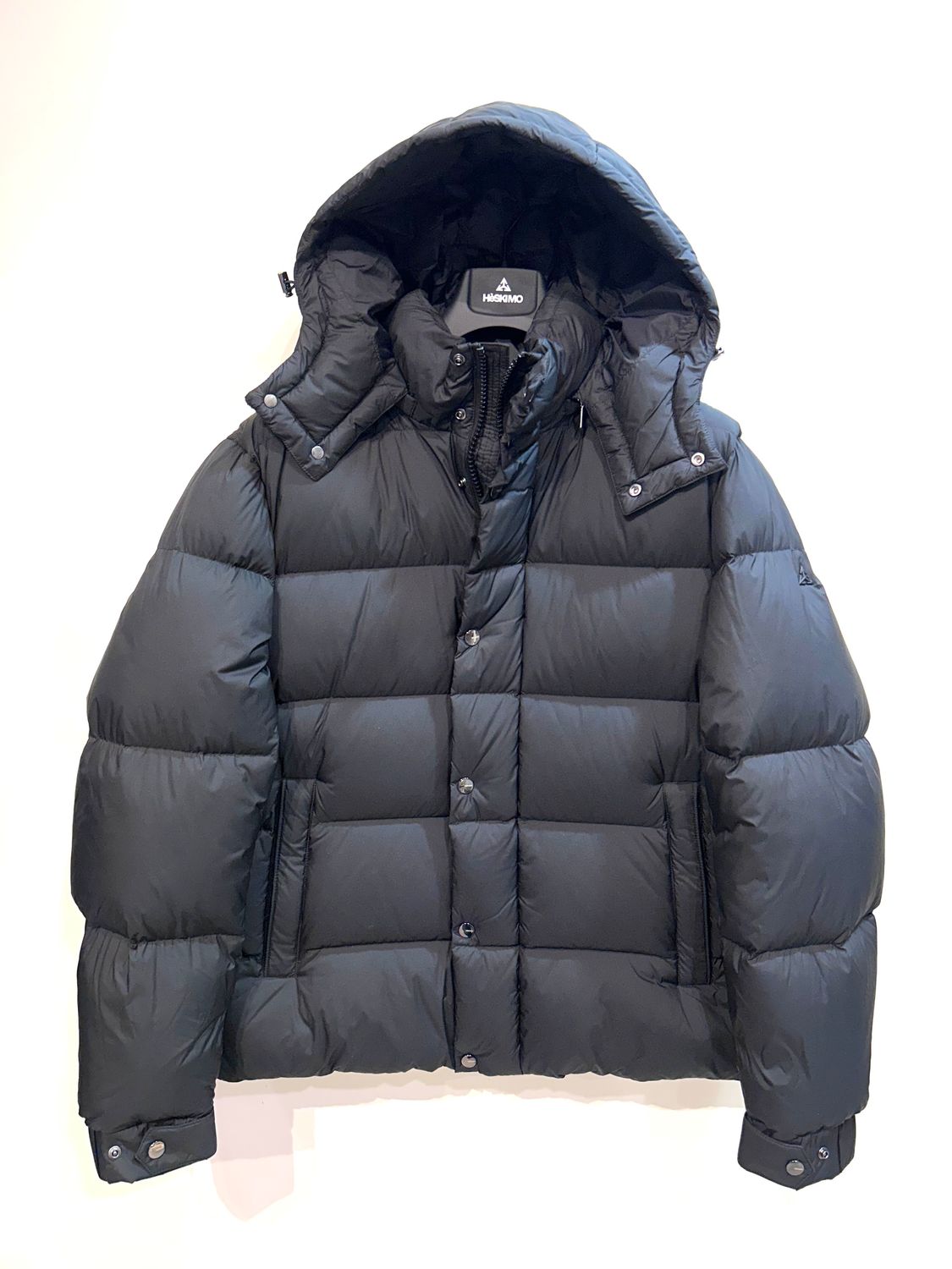 Piumino D’oca in nylon opaco, cappuccio staccabile, slim fit. Col. Nero