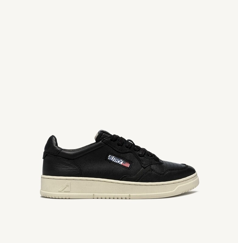 Sneaker Autry ispirata ai modelli vintage anni 80. Col. Nero NEW SPRING SUMMER 2026