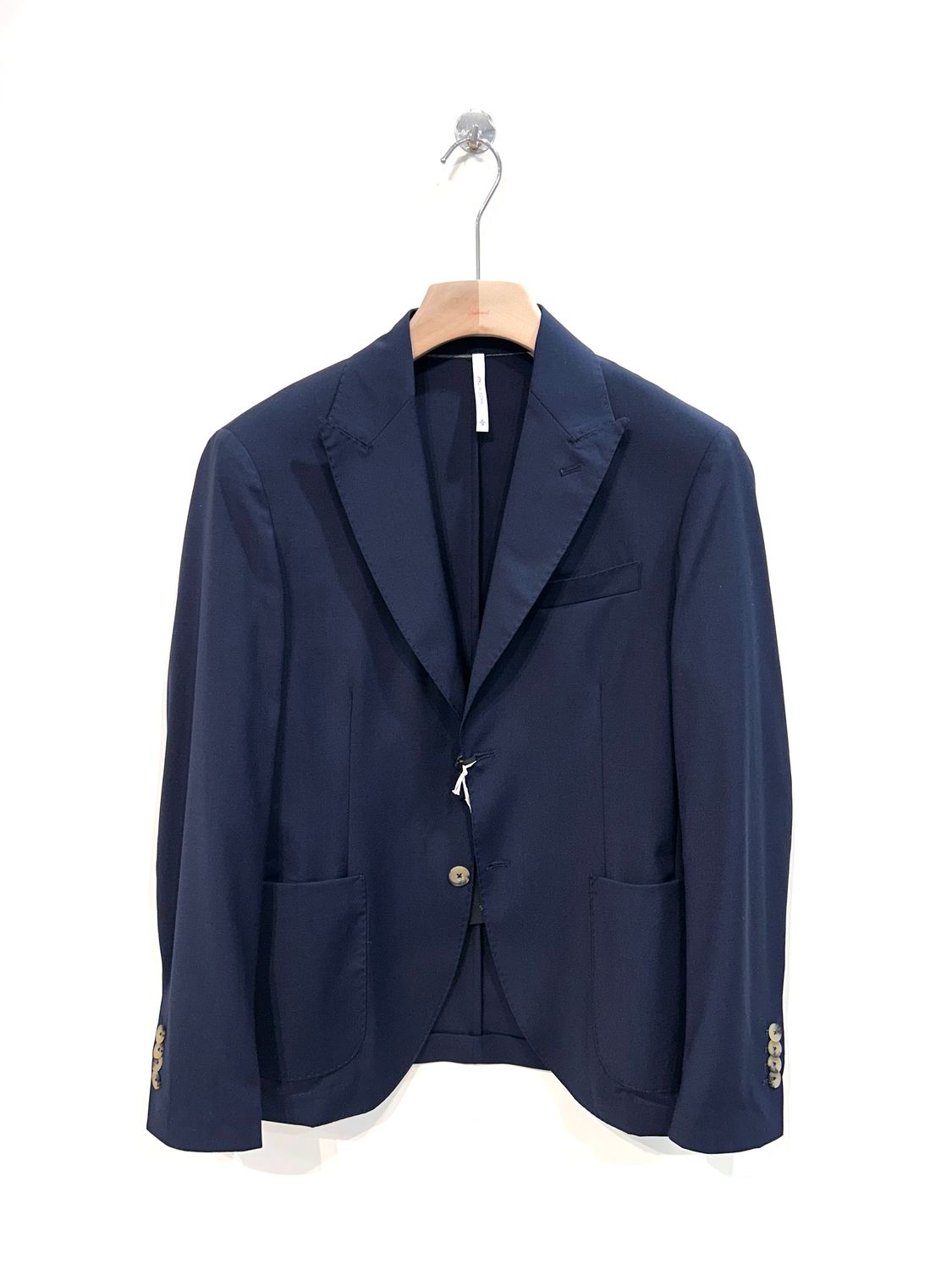 Giacca punta a lancia in fresco di lana elasticizzato. Col. Blu Navy