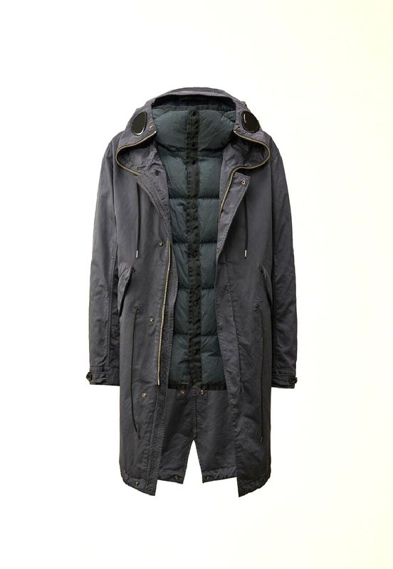 ​Parka con cappuccio in microfibra, interno staccabile in piuma. Col. Piombo
