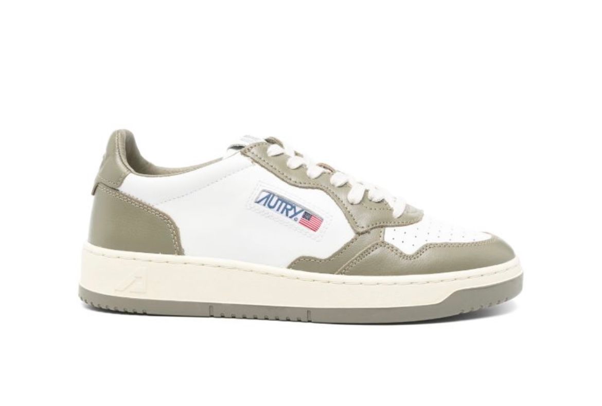 Sneaker in pelle bicolor. Bianco / Militare    NEW SPRING SUMMER 2026