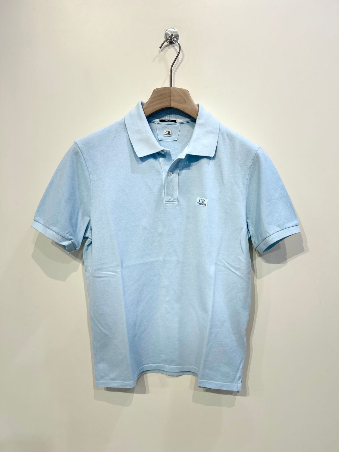 Polo manica corta in piquet di cotone tintura resist dyed. Col. Cielo