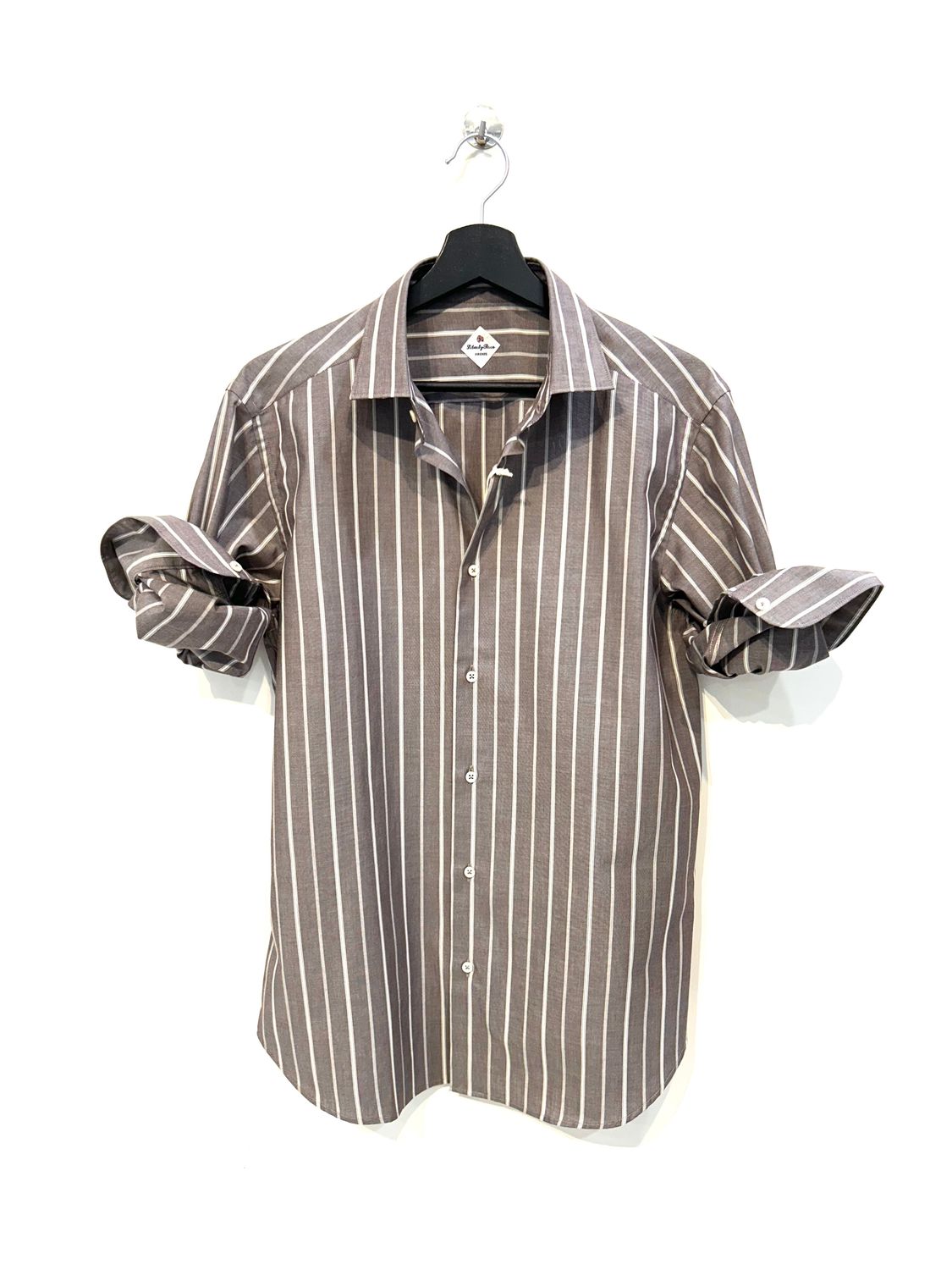 Camicia rigata in popeline di cotone leggera. Col. Tortora