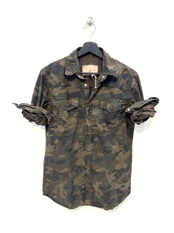 #65 Camicia texana in cotone stampa camouflage lavaggio dark brown. Col. Militare