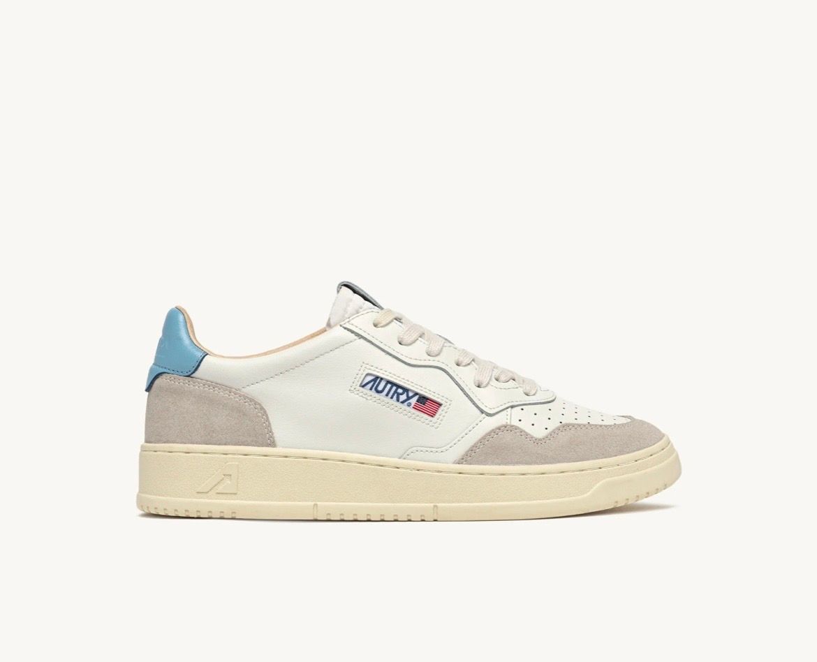 Sneaker Autry ispirata ai modelli vintage anni 80.   Col. Bianco -  Azzurro NEW SPRING SUMMER 2026