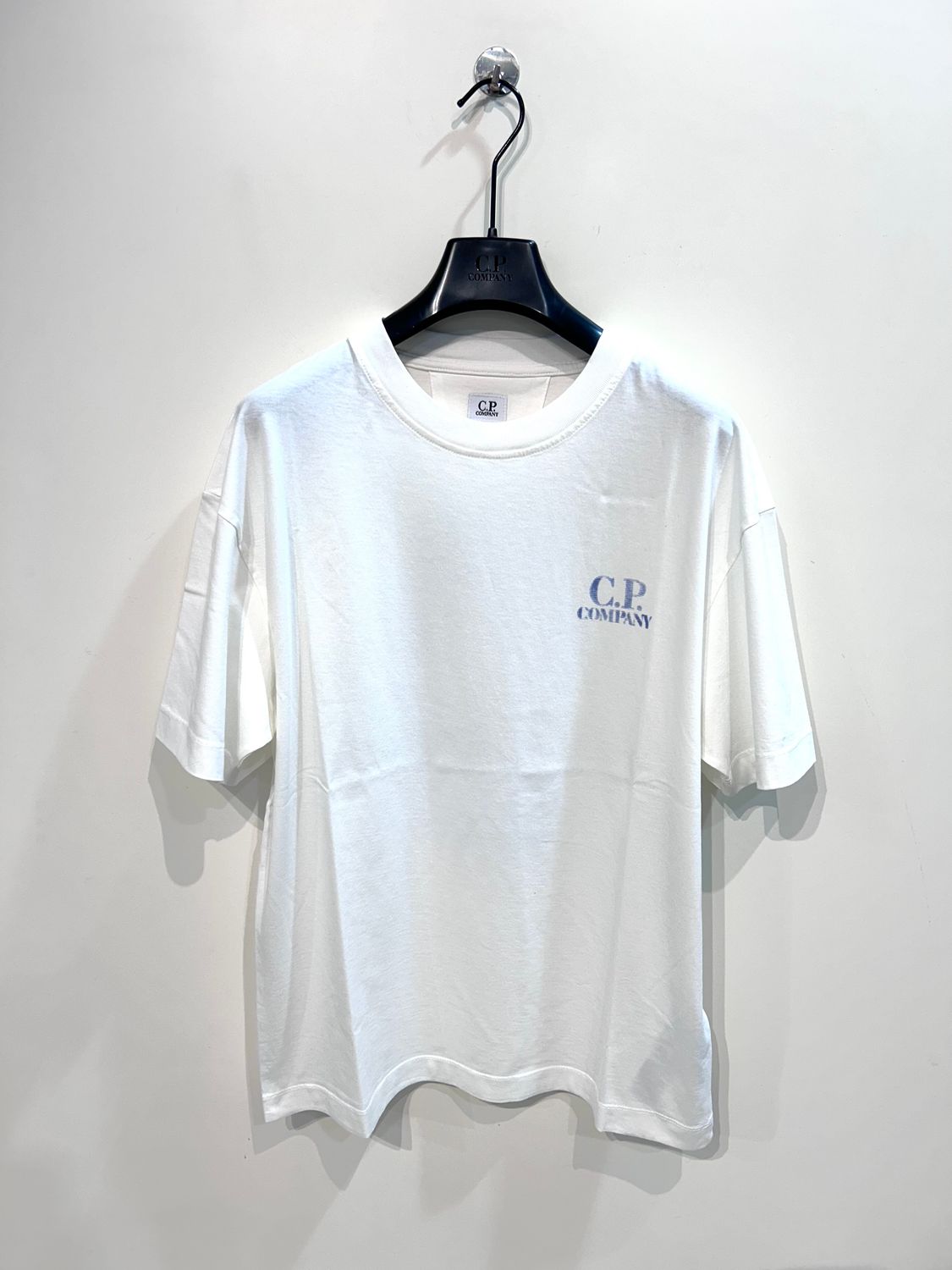 T-shirt in Jersey di cotone stampa grafica sailor fronte e retro. Col. Latte