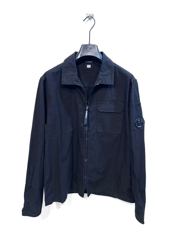 Overshirt in gabardina di cotone full zip. Col. Nero