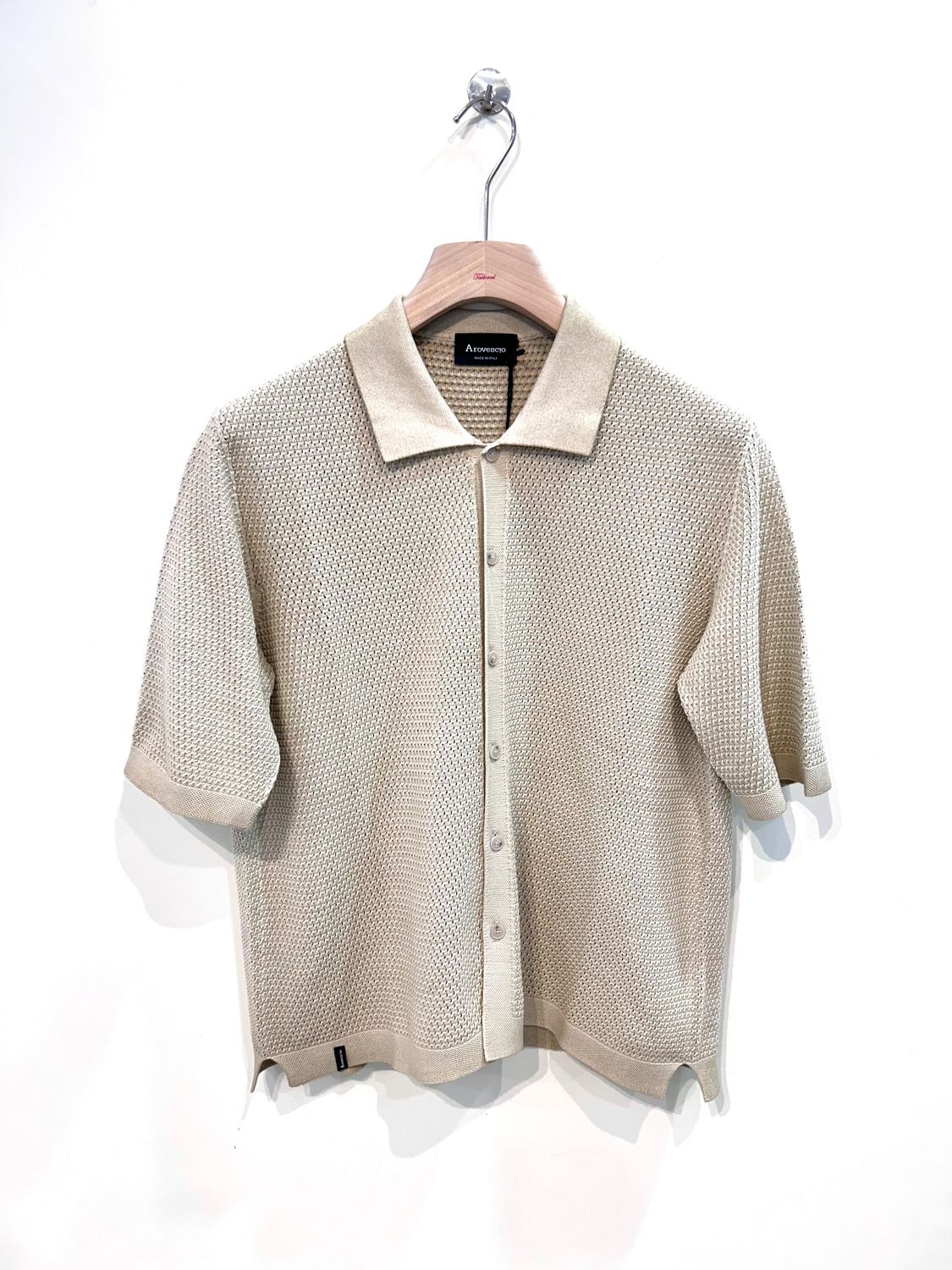 Camicia in maglia di cotone traforato a manica corta, trattamento Wave. Col. Naturale