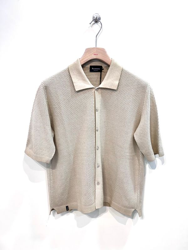 Camicia in maglia di cotone traforato a manica corta, trattamento Wave. Col. Naturale
