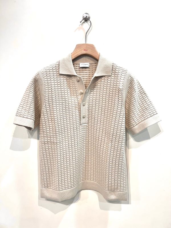 Polo a manica corta in maglia di cotone punto traforo. Col. Naturale