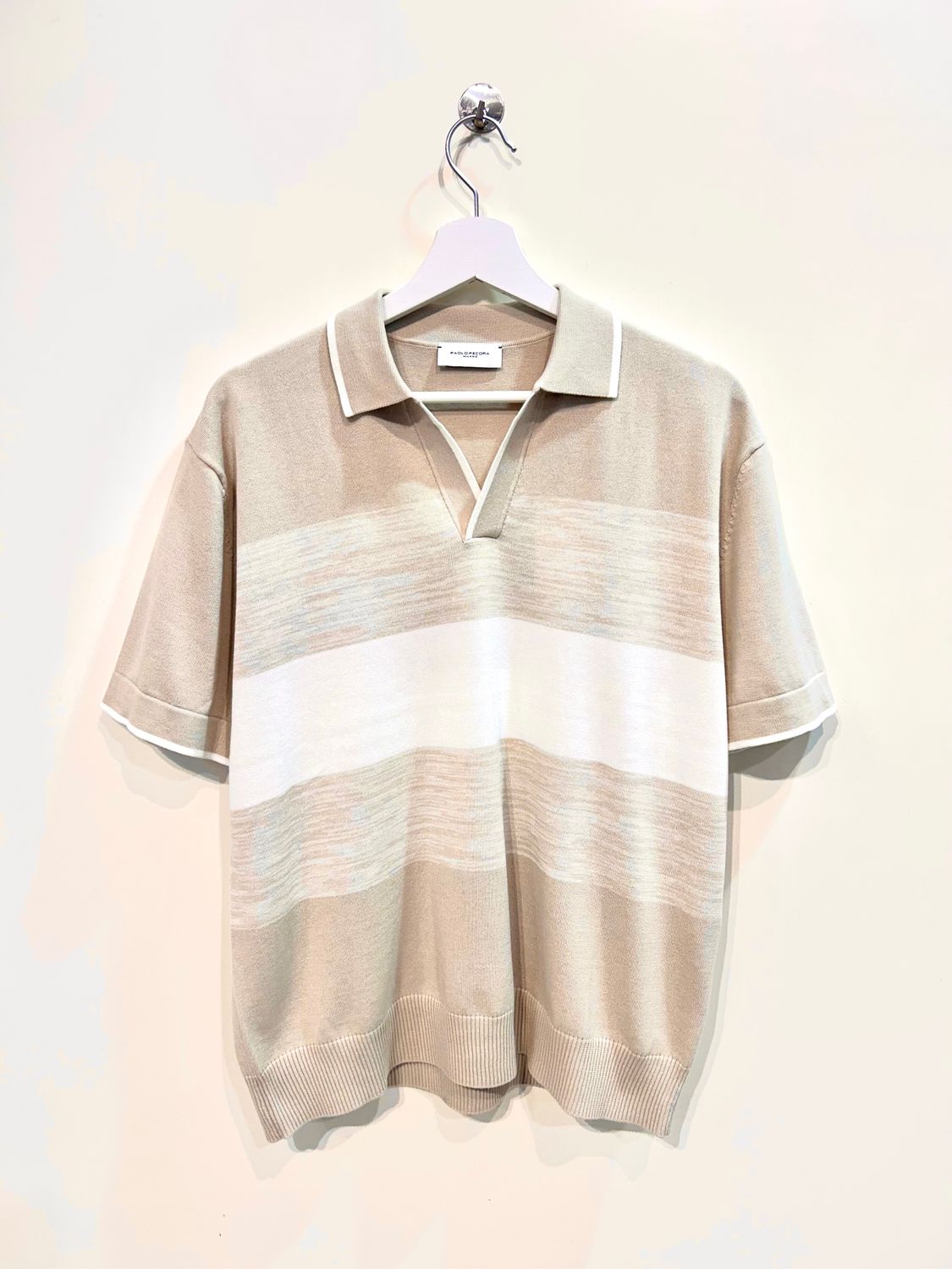 Polo derby in maglia di cotone rigata. Col. sabbia / Bianco