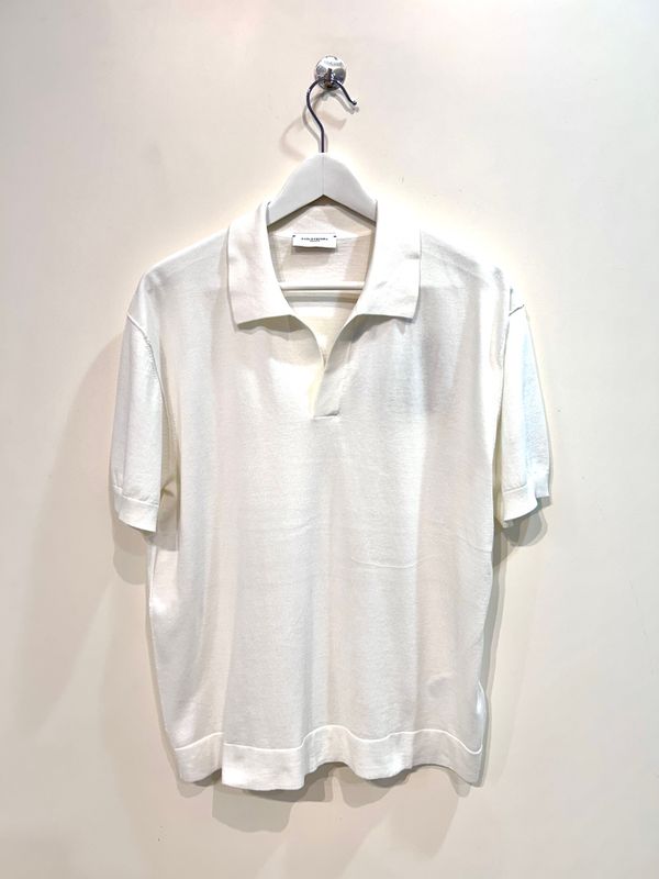 Polo derby in maglia di cotone rasata. Col latte