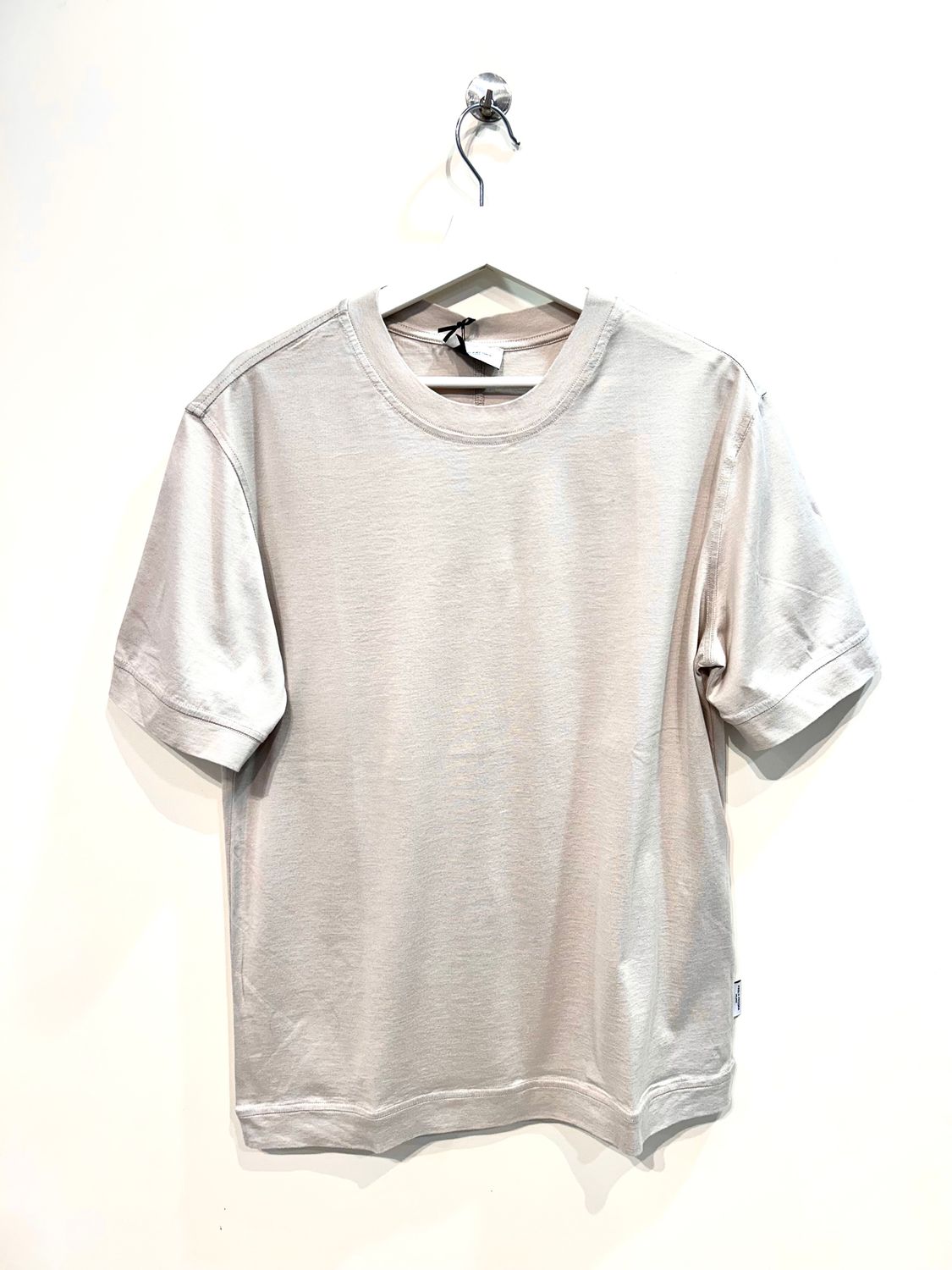 T-shirt rasatello di cotone light. Col. Sabbia