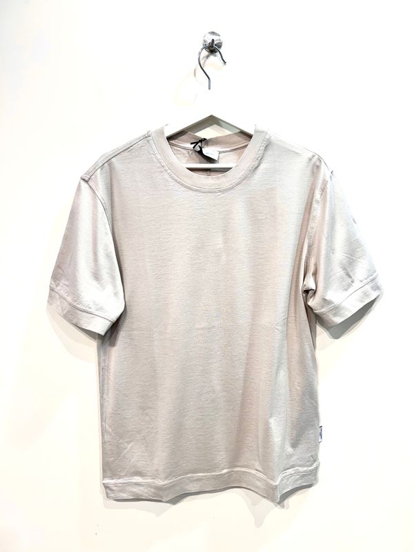 T-shirt rasatello di cotone light. Col. Sabbia