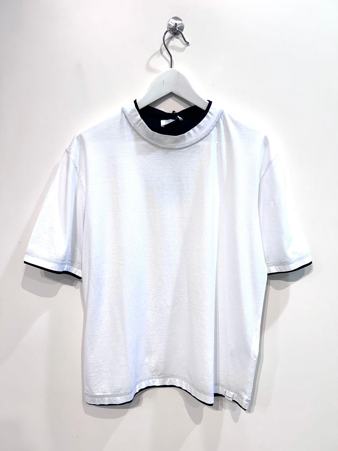 T-shirt jersey di cotone light con bordino. Col. Bianco / Navy