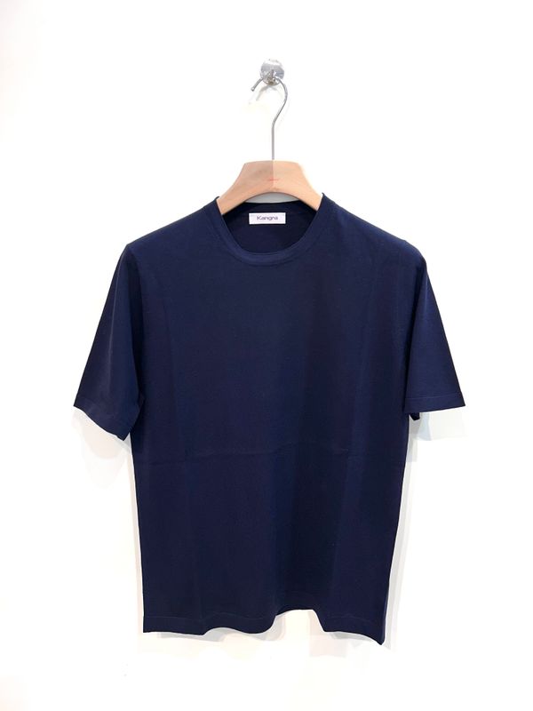 T-shirt calata in crepe di cotone collo rollino. Col. Navy