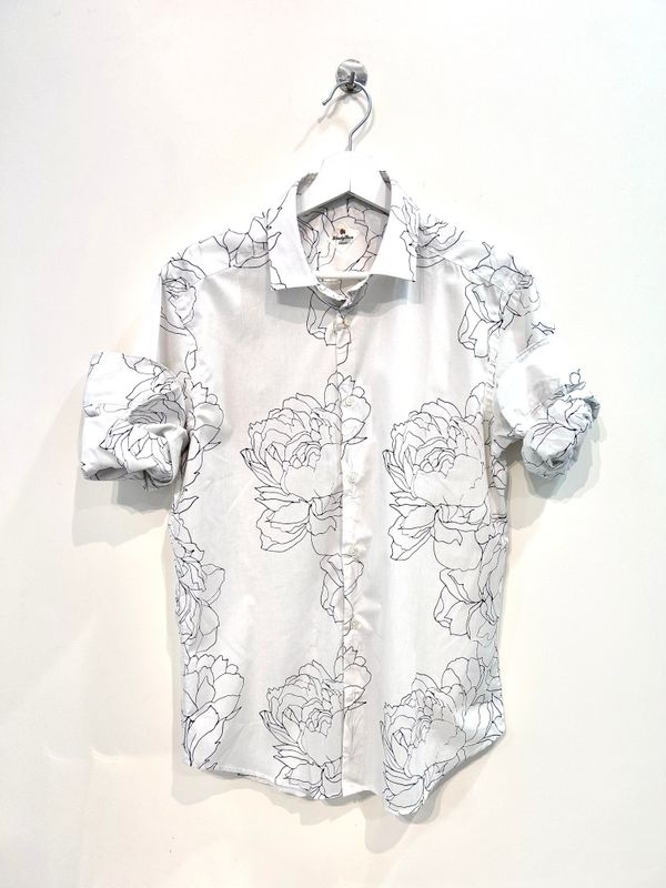 Camicia stampa floreale in mussola organza di cotone leggera. Col. Bianco latte