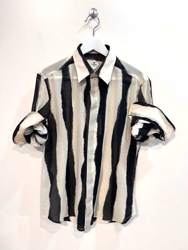 Camicia rigata in mussola organza di cotone leggera. Col. Nero/Crema