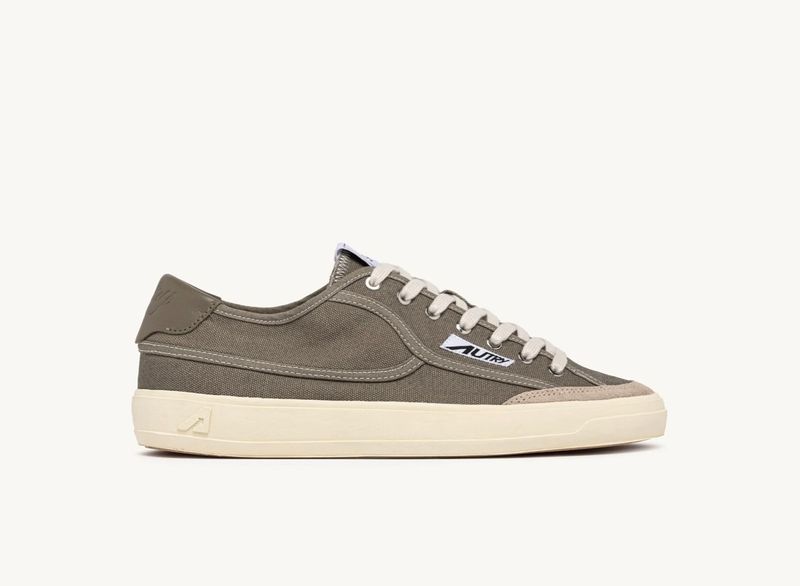 Sneaker in canvas di cotone, inserti suede e pelle. Col. Militare Chiaro