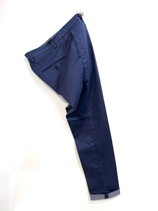 Pantalone in cotone elasticizzato broken twill. Col. Blu Navy