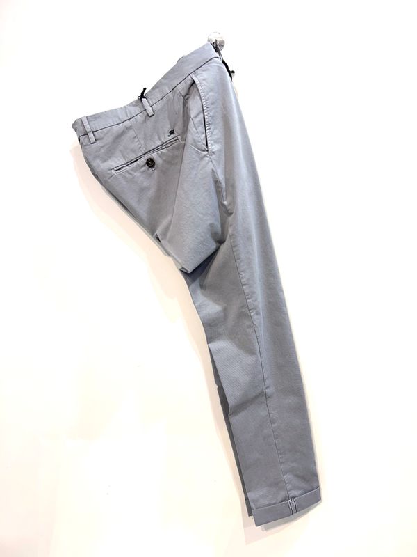 Pantalone gabardina di cotone lavata elasticizzata. Col. Calce