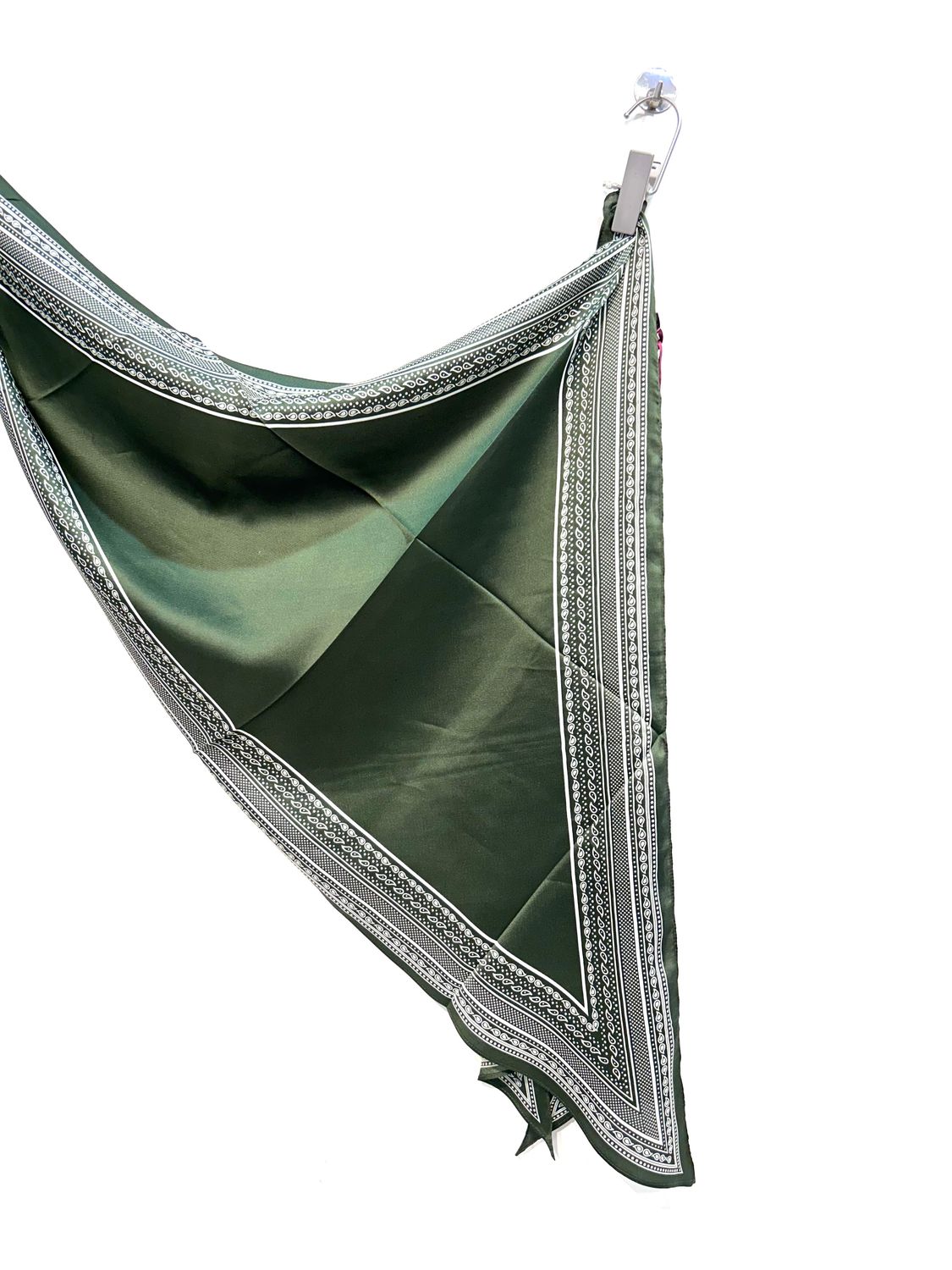 Foulard triangolare in pura seta fantasia. Col. Verde militare