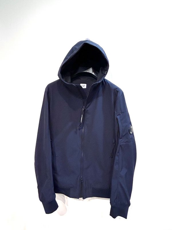 Giubbino con cappuccio CP Shell light. Col.  Blu Eclipse