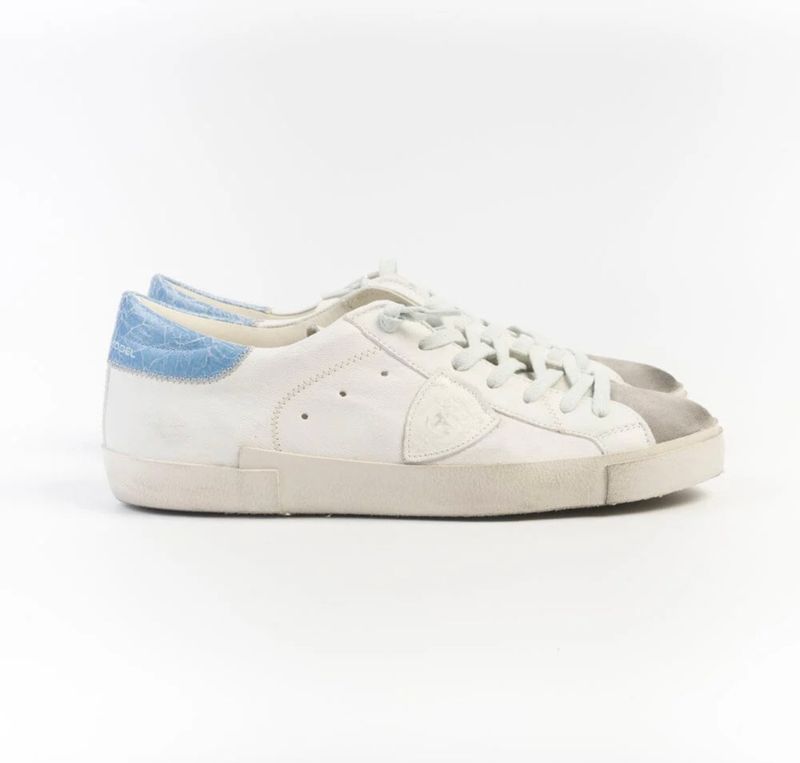 Sneaker iconica in pelle e suede. Col. Bianco / Azzurro / Grigio