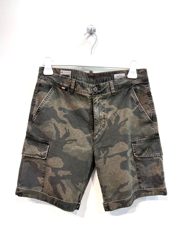 Bermuda cargo in cotone effetto vintage camouflage. Col. Militare